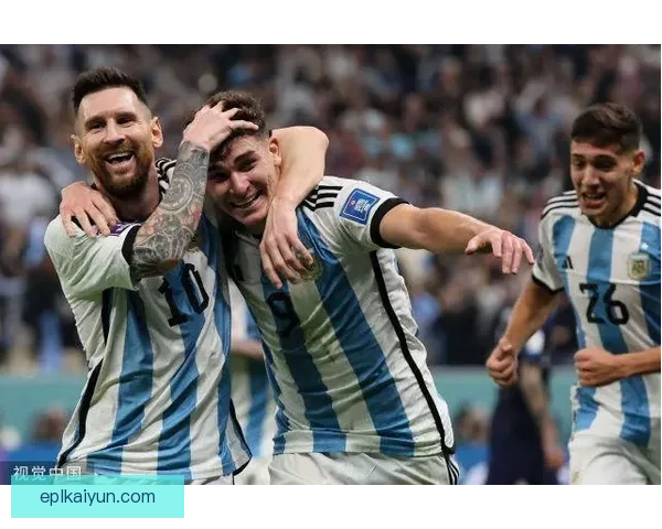 罗梅罗与马丁内斯搭档表现稳健，展现出强大的防守能力